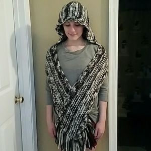 Lululemon hooded wrap scarf Black /White